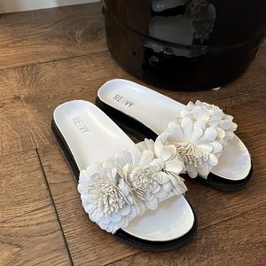 NWT RENVY Slip On Sandal 8M